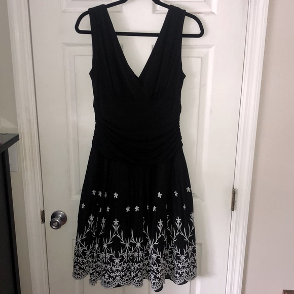 S.L. Fashions Dresses & Skirts - LIKE NEW - Woman’s Black Elegant short Dress